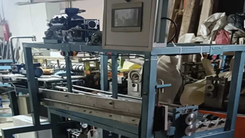 Otomatik hava filtresi ağ kesme makinası